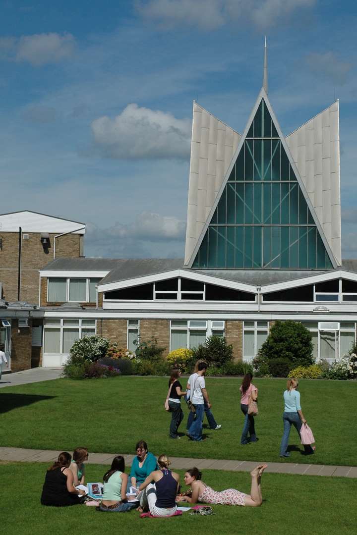 Chương trình Dự bị Quốc tế (IFY) của Canterbury Christ Church University