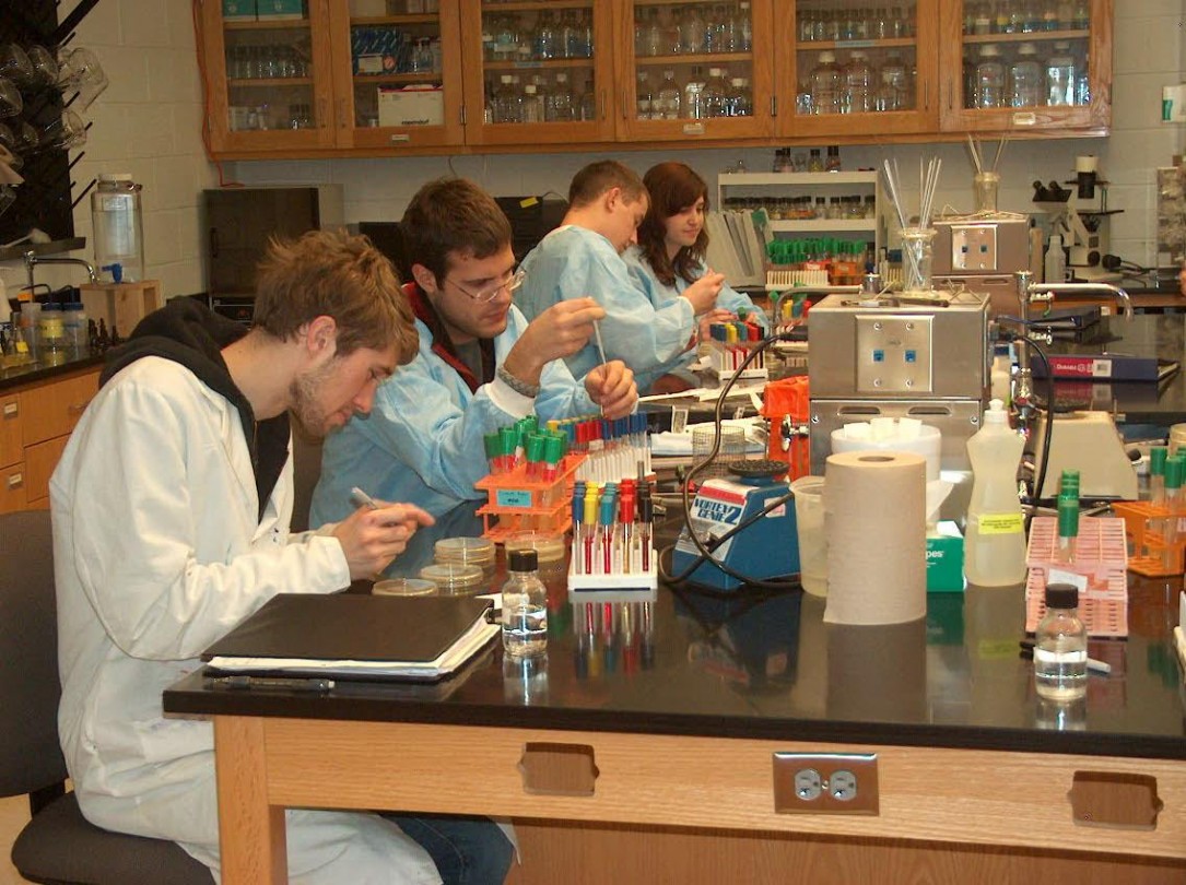 Cử nhân Khoa học Vi sinh (B.S in Microbiology) của Ohio Wesleyan University