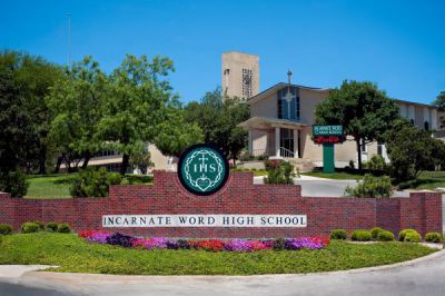 INCARNATE WORD HIGH SCHOOL (IWHS) - MỘT THÀNH VIÊN CỦA BRAINPOWER CONNECTION TRỰC THUỘC INCARNATE WORD UNIVERSITY Ở TEXAS